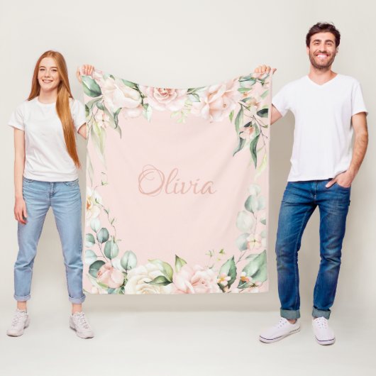Couverture Polaire Aquarelle rose Floral Nom bébé fille (En situation)