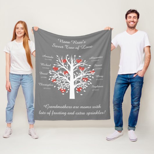 Couverture Polaire Arbre de grand-maman (coeurs), noms et dates (En situation)