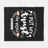 Couverture Polaire Art chrétien floral foncé - Psaume 56:3 (Devant (Horizontal))