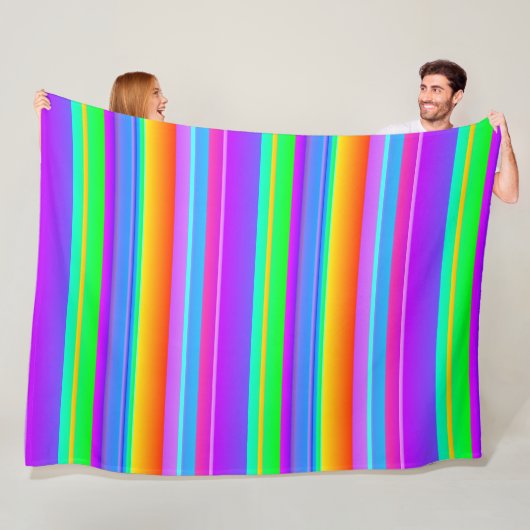 Couverture Polaire Artsy multicolore créatif rayé (En situation)