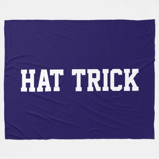 Couverture Polaire Athletic Bold White HAT TRICK Text On Navy Blue (Devant (Horizontal))