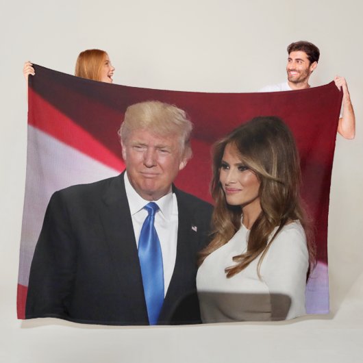 COUVERTURE POLAIRE ATOUT DE DONALD ET DE MELANIA (En situation)