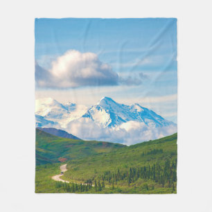 Couverture Polaire Avec ses immenses montagnes et entouré d'une merve