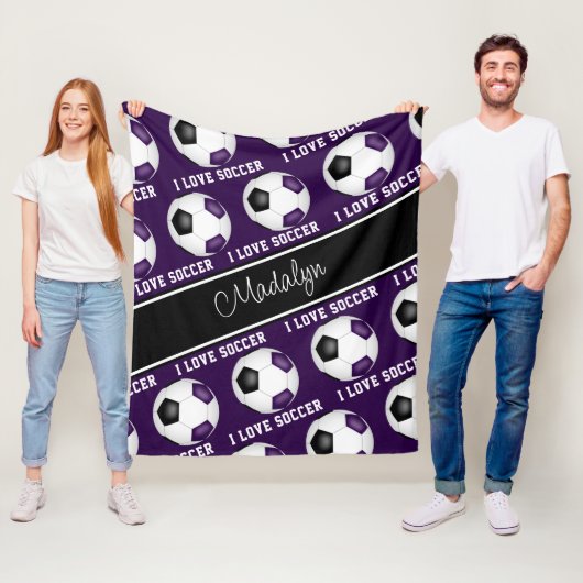 Couverture Polaire ballons de soccer noir violet girly motif texte (En situation)