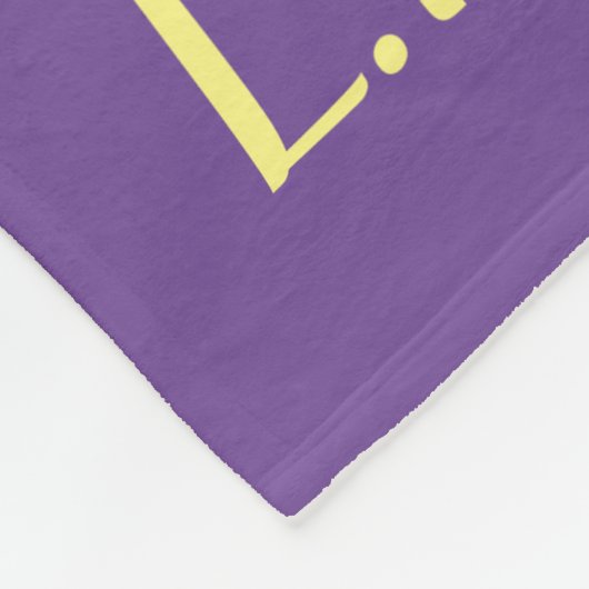 Couverture Polaire Banana Text Me Valentine souriante en train de sou (Coin)