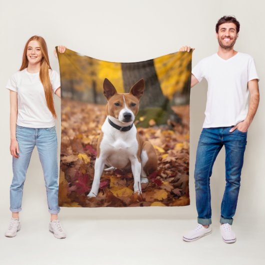 Couverture Polaire Basenji en automne Feuilles automne Inspiration (En situation)