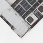 COUVERTURE POLAIRE BÂTIMENT MULTISTORY GRAY AVEC SCRIPT ORIENTAL ROUG (Coin)