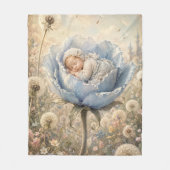 Couverture Polaire Bébé endormi dans une fleur bleue  (Devant)