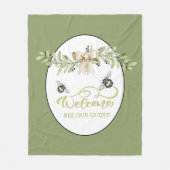 Couverture Polaire Bee Our Guest | Accueil Blanche en polaire verte (Devant)