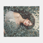Couverture Polaire Belle Femme parmi les Feuilles eucalyptus (Devant (Horizontal))