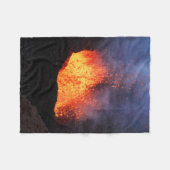 Couverture Polaire Belle vue d'éruption chaude de lave de volcan (Devant (Horizontal))