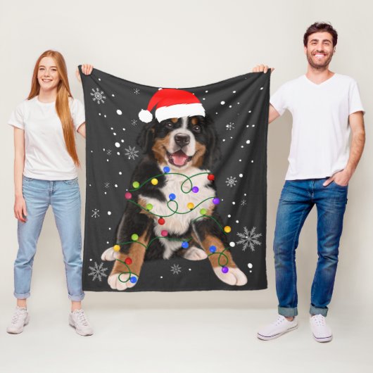 Couverture Polaire Berese Mountain Dog Lights Christmas Matching Fam (En situation)
