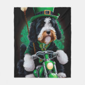 Couverture Polaire Bernedoodle Chien conduisant vélo St. Patrick's Da (Devant)