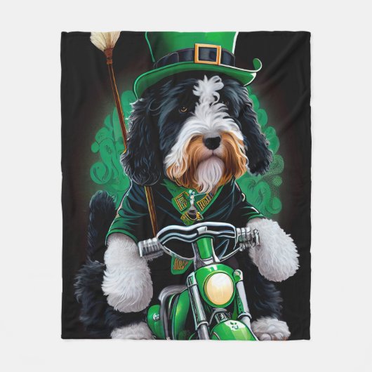 Couverture Polaire Bernedoodle Chien conduisant vélo St. Patrick's Da (Devant)