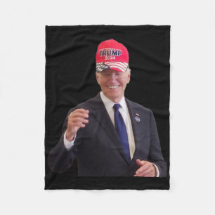 Couverture Polaire Biden Porte Un Chapeau Trump 2024