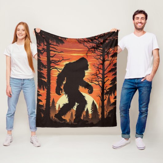 Couverture Polaire Bigfoot Sasquatch Forêt Coucher de soleil (En situation)