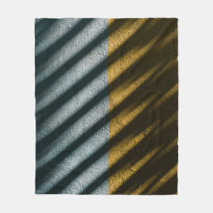 Couverture Polaire Black and brown striped textile