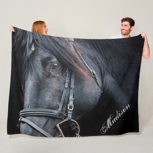 Couverture Polaire Black Horse Ajouter un nom Fleece Blanket (En situation)