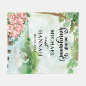 Couverture Polaire Blanche lune de miel des jeunes mariés avec cygnes (Devant (Horizontal))