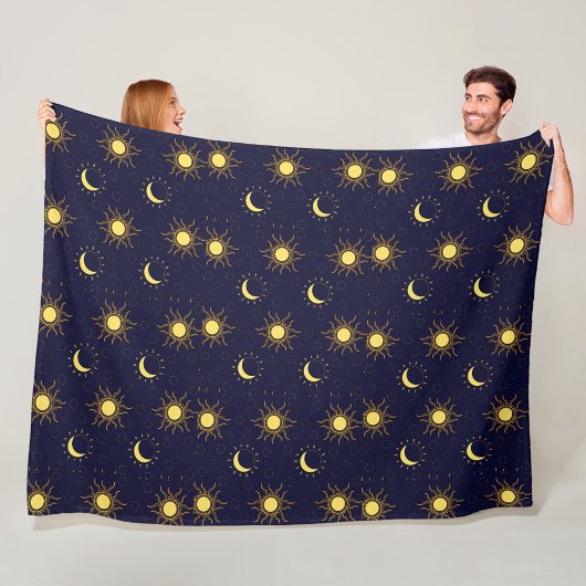 Couverture Polaire Blanket with deep blue background