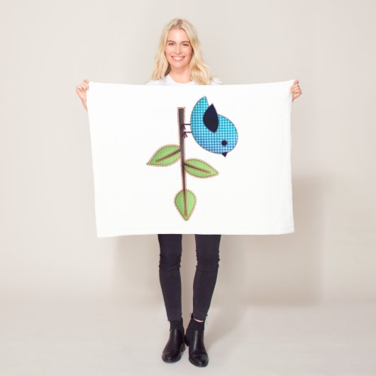 Couverture Polaire Bleu En vichy bébé oiseau avec Feuilles de broderi (En situation)