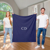 Couverture Polaire Bleu marine blanc initiales brodées modernes
