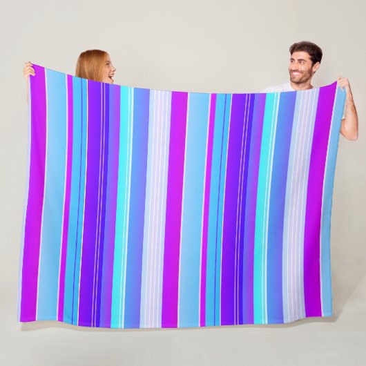 Couverture Polaire Bleu violet créatif rayé (En situation)