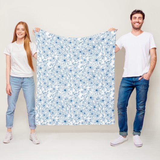 Couverture Polaire Blue and White Floral Aesthetic (En situation)