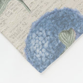 Couverture Polaire Blue Hydrangea Blossom on Antique Calligraphy (Coin)