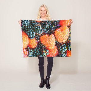 Couverture Polaire "Bright Strawberry" jolie photo. Commandez dès mai
