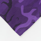 Couverture Polaire Camo violet foncé avec texte personnalisé (Coin)