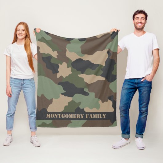 Couverture Polaire Camouflage Famille Monogramme Bois Camo (En situation)