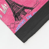 Couverture Polaire Caniche fascinant à Paris sur le rose (Coin)