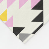 Couverture Polaire Carreaux géométriques modernes Triangle Motif rose (Coin)
