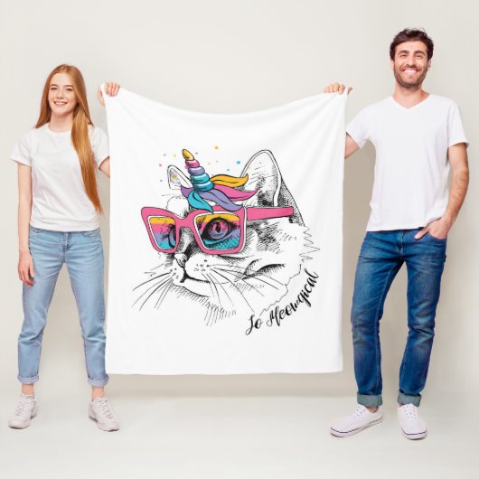 Couverture Polaire Caticorn | ainsi Meowgical (En situation)