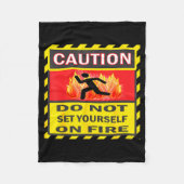 Couverture Polaire Caution Do Not Set Yourself On Fire  (Devant)