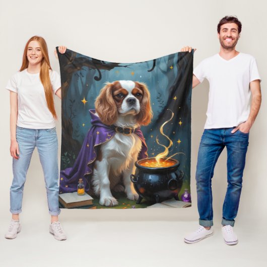 Couverture Polaire Cavalier King Charles Spaniel Fantaisie Halloween (En situation)