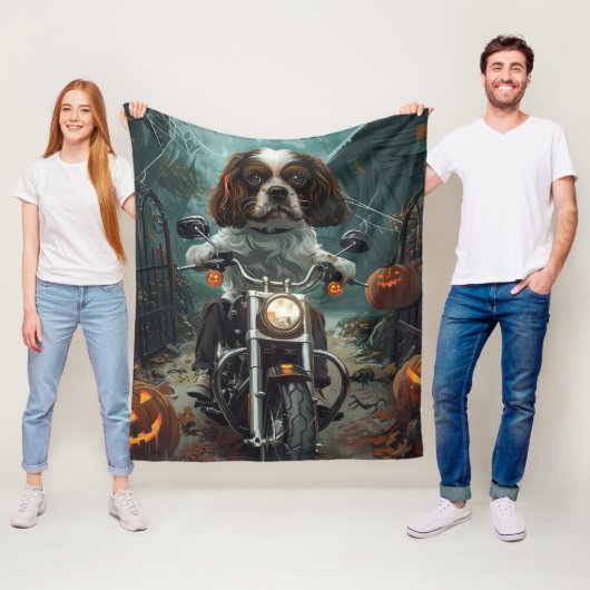Couverture Polaire Cavalier King Charles Spaniel Halloween Épouvantab (En situation)