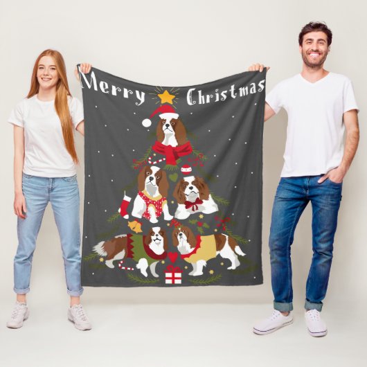 Couverture Polaire Cavalier King Charles Spaniel Tree Xmas (En situation)