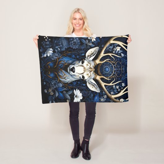 Couverture Polaire Cerf gothique floral céleste de minuit (En situation)