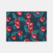 Couverture Polaire Cerises rouges sur bleu foncé (Devant (Horizontal))