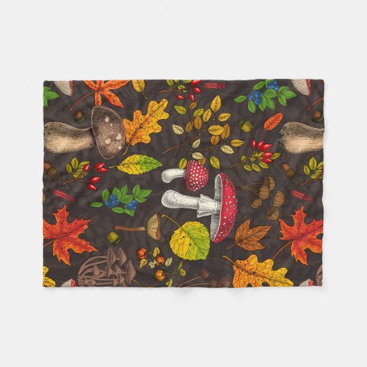 Couverture Polaire Champignons d'automne, feuilles, noix et baies sur (Devant (Horizontal))