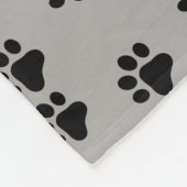 Couverture Polaire Chat / empreintes de pattes de chien - fond gris (Coin)
