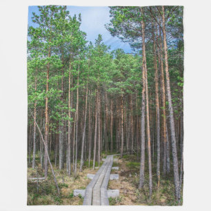 Couverture Polaire Chemin en bois dans la pinède