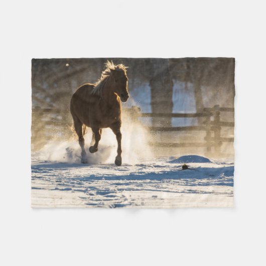 Couverture Polaire Cheval courant dans la neige (Devant (Horizontal))