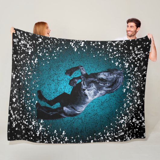 Couverture Polaire Cheval frison, étalon noir, neige, argent/bleu (En situation)