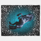 Couverture Polaire Cheval frison, étalon noir, neige, argent/bleu (Devant (Horizontal))