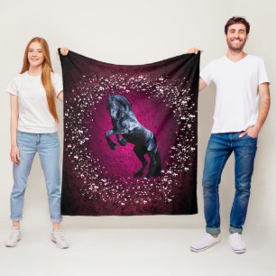 Couverture Polaire Cheval frison, étalon noir, neige, rose