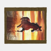 Couverture Polaire Cheval Sauvage À Travers Le Surf Bordé (Devant (Horizontal))