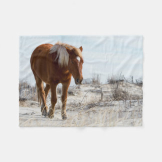 Couverture Polaire Cheval sauvage sur des dunes